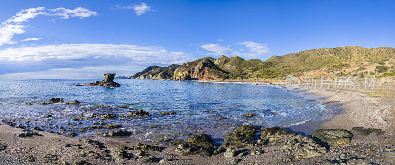 Playa del Sombrerico，西班牙安达卢西亚的一个偏远海滩